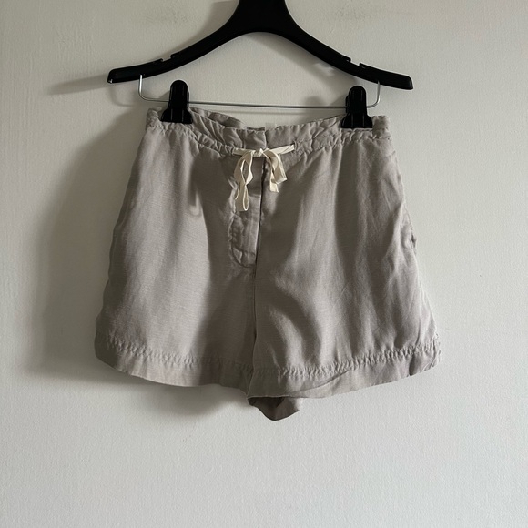 Wilfred Pants - Aritzia Wilfred Off White Cream Lyocell/Linen Blend Paper Bag Shorts size XXS